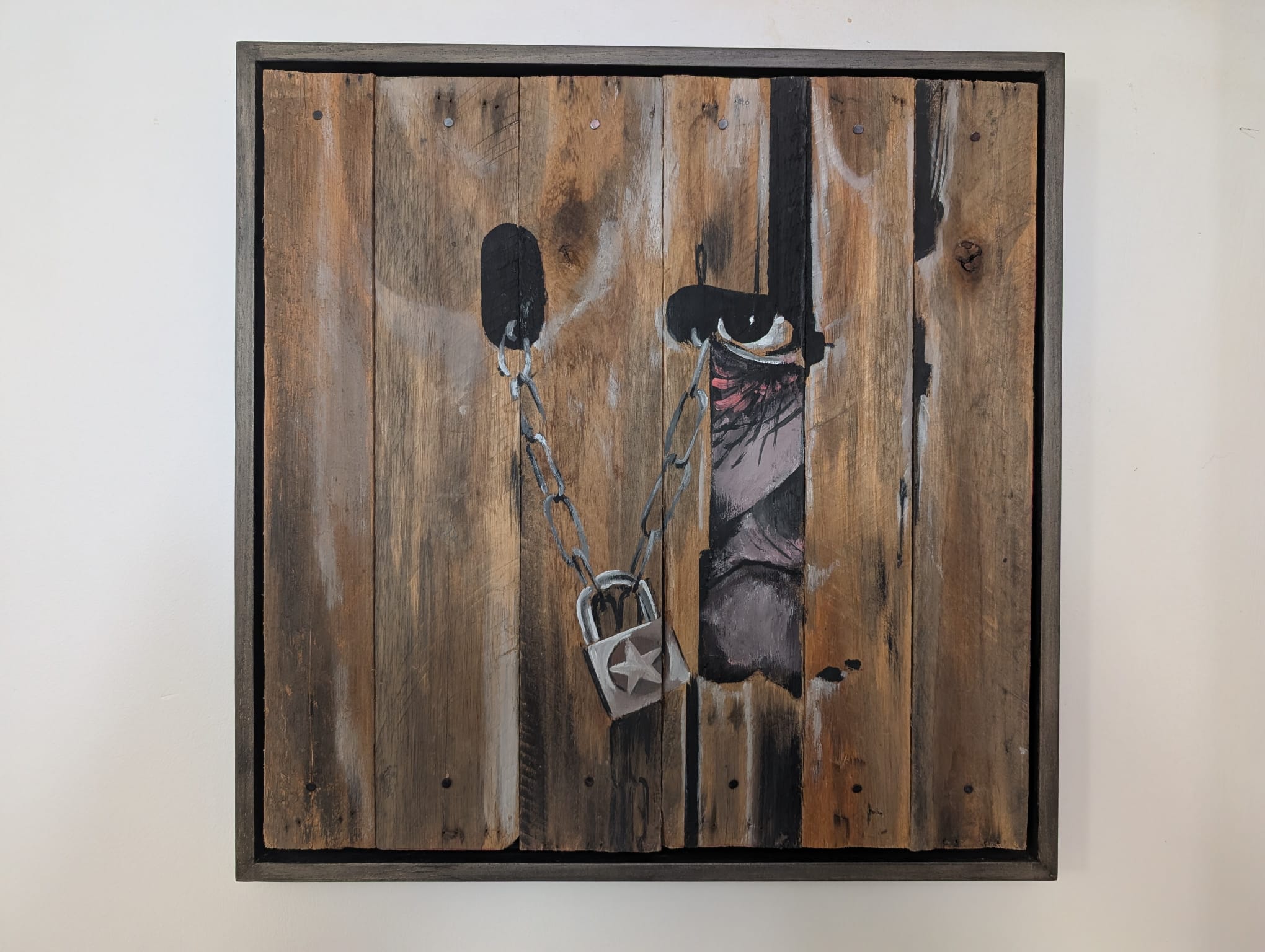 Modern gallery-style float frame for canvas